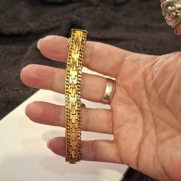 70s Vintage Heavy Gold Plated Chevron Style Bracelet W/ Safety Chain 8" - Picture 6 of 9